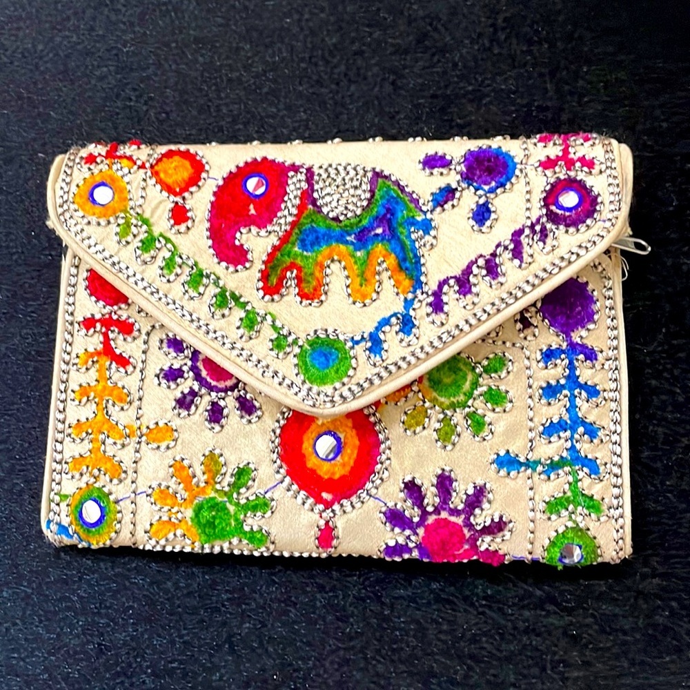 NEW Women’s Wallet Embroidered Clutch